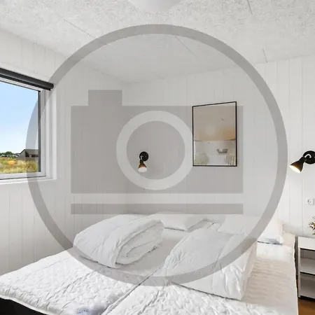 Vakantiehuis Beautiful Home In Henne With Sauna